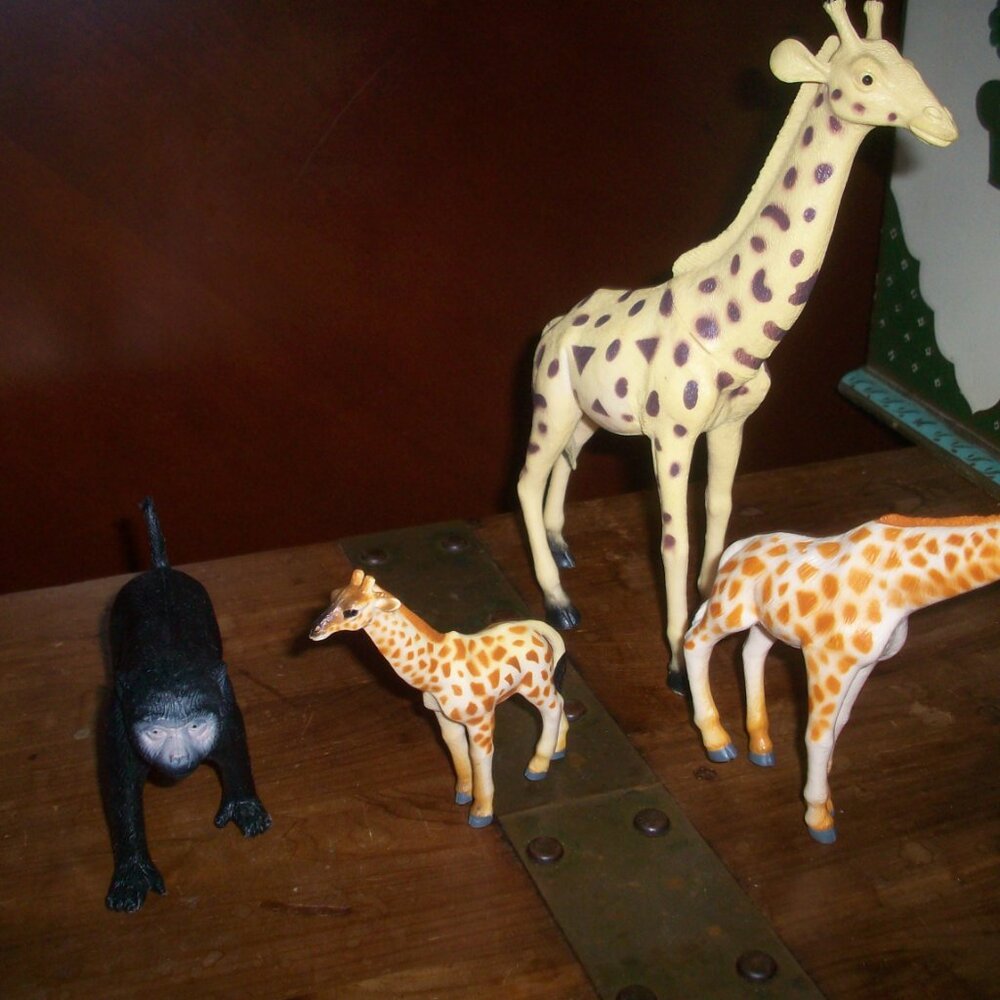 MONKEY Giraffes FIGURE FIGURINE WILDLIFE ANIMAL TOY WILD AFRICA SAFARI ZOO 4pc